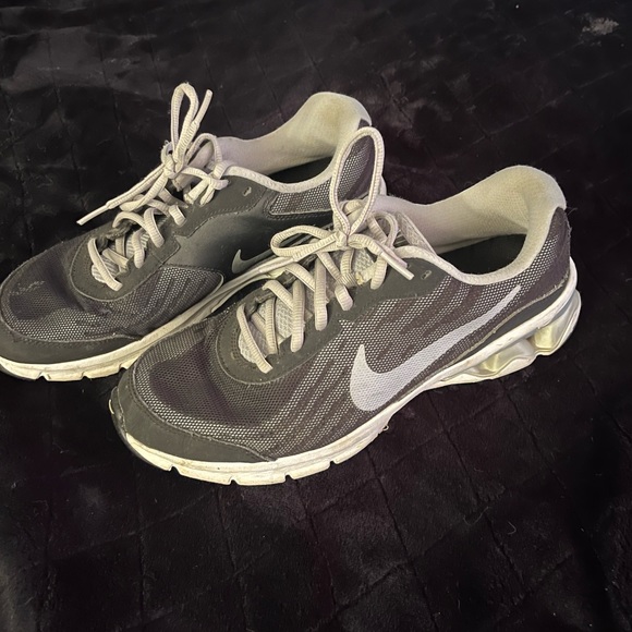 Nike shoes - Picture 1 of 5